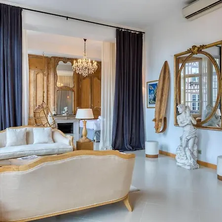 La De La Pucelle Apartment